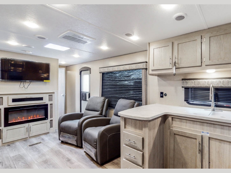 *Blowout Price- SAVE $6,000!* 2022 Catalina 303RKDS- Off Grid (Legacy Series)